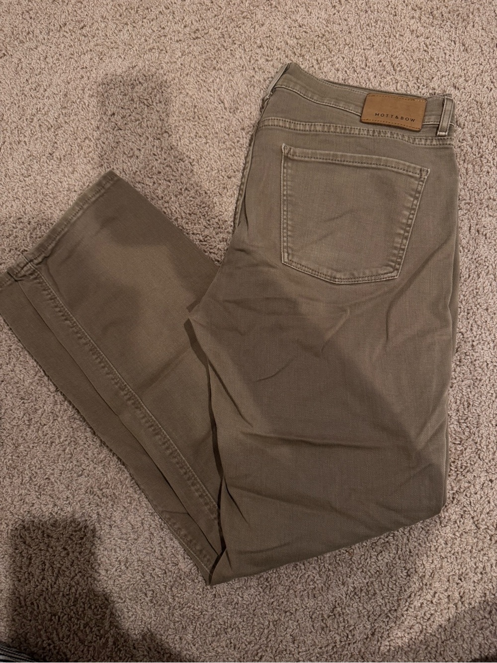 MOTT & BOW Men’s Slim Straight Jeans in Olive Green